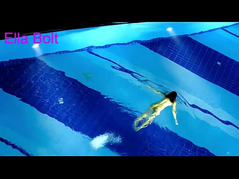 ❤️ Non podo deixar de mirar, unha moza loira que é sorprendida nadando espida na piscina do resort ELLA BOLT ❌ Vídeo porno en % gl.safehaus.top % ❌